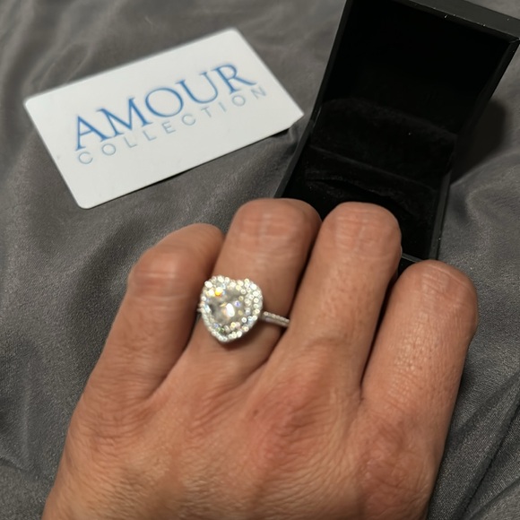 Amour 2 Ct Moissanite White Gold Diamond Heart Ring - Picture 3 of 3